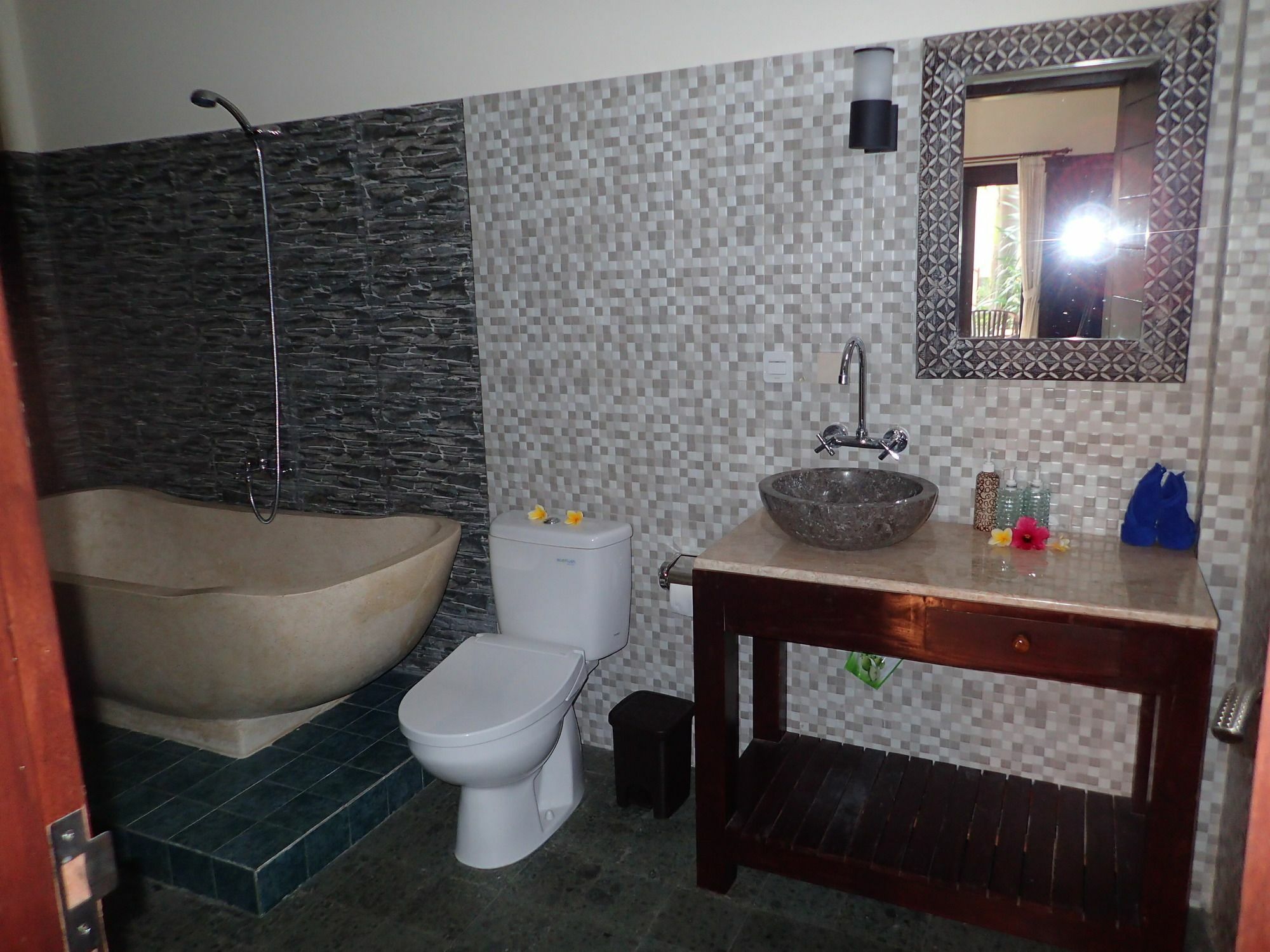 อลามี รีสอร์ต แอนด์ เรสเทอรองต์ Hotel อาเม็ด ภายนอก รูปภาพ